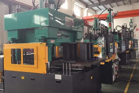 伺服节能精密注塑机多少钱一台?至少3万元以上!